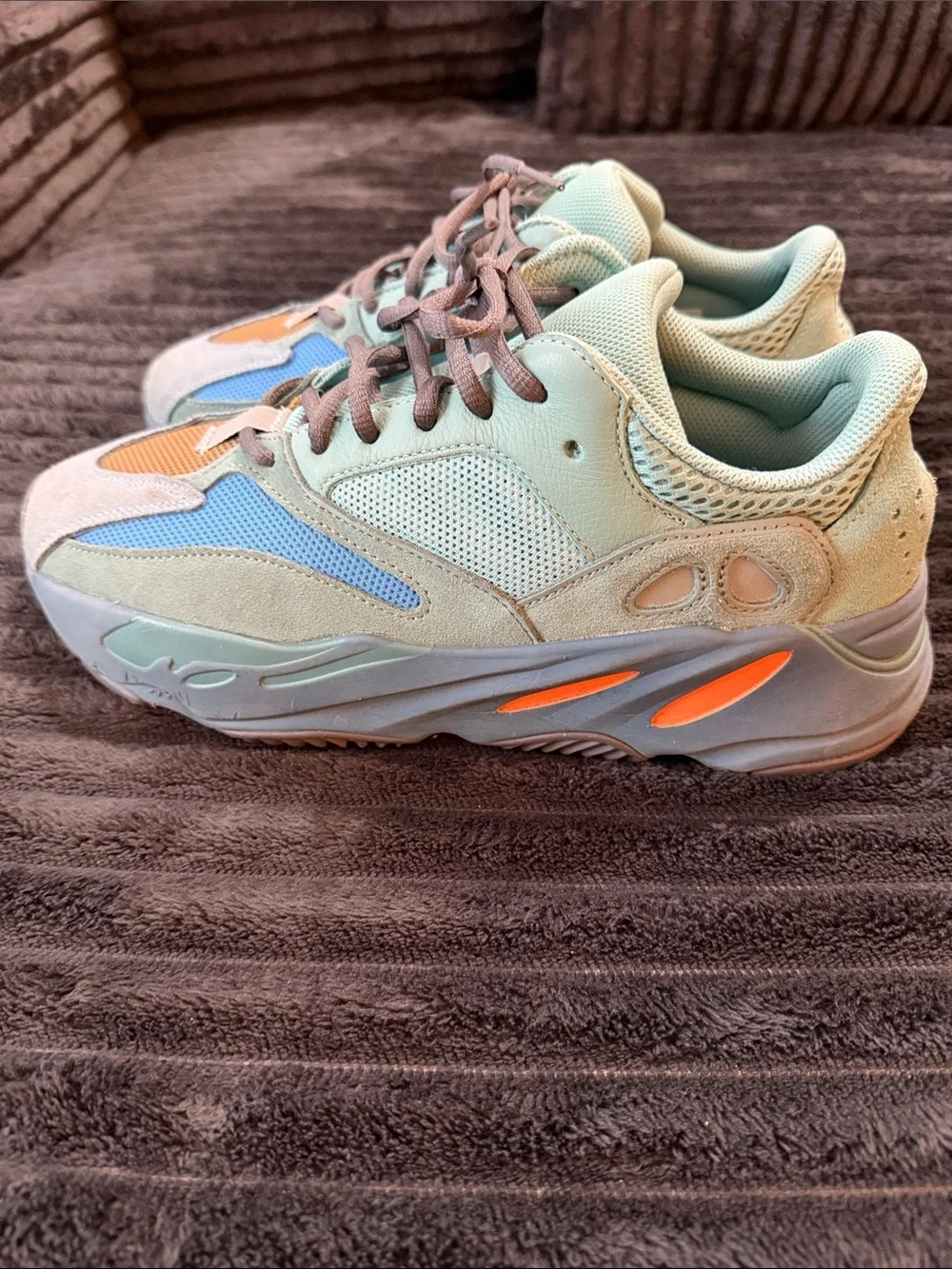 Adidas Yeezy boost 700